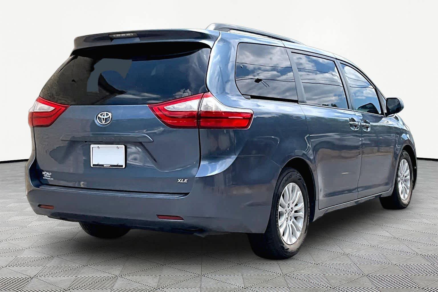 Used 2015 Toyota Sienna XLE FWD image 13