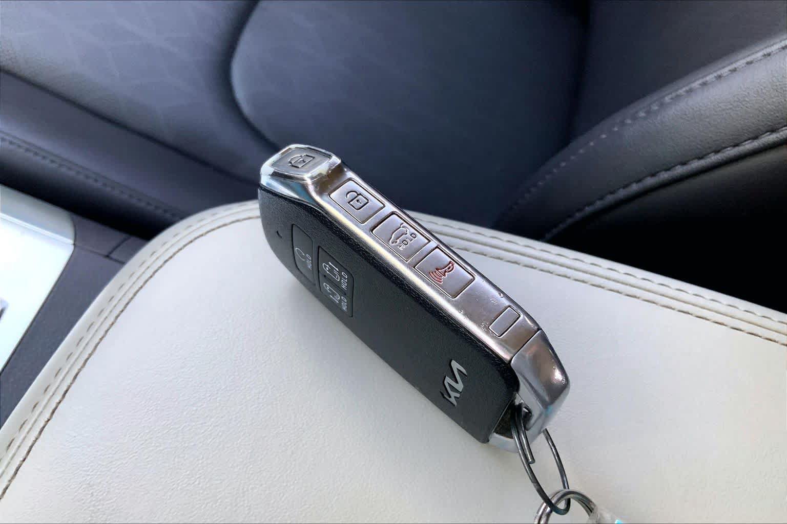 Used 2022 Kia Carnival EX FWD image 15