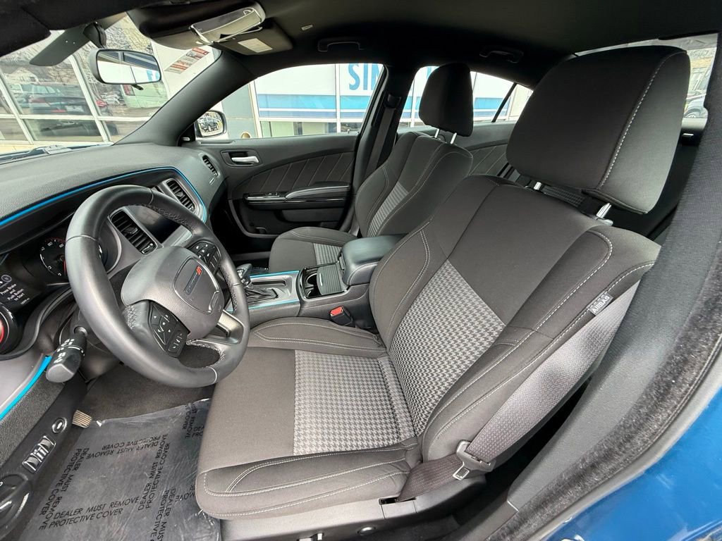 Used 2023 Dodge Charger SXT w/ Blacktop Package image 6