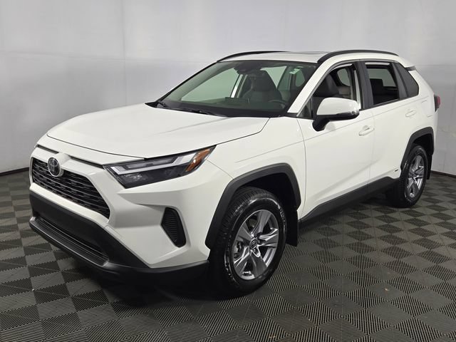 Used 2025 Toyota RAV4 XLE AWD/4WD image 8