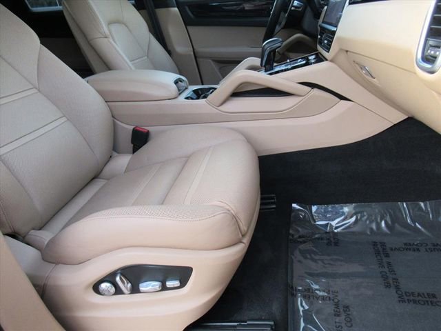 Used 2020 Porsche Cayenne image 9