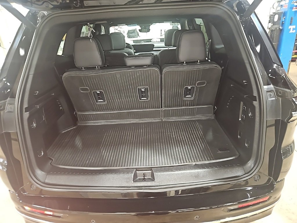 Certified 2025 Buick Enclave Avenir w/ Super Cruise Package image 29