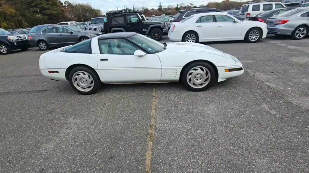 Used 1993 Chevrolet Corvette Coupe image 2