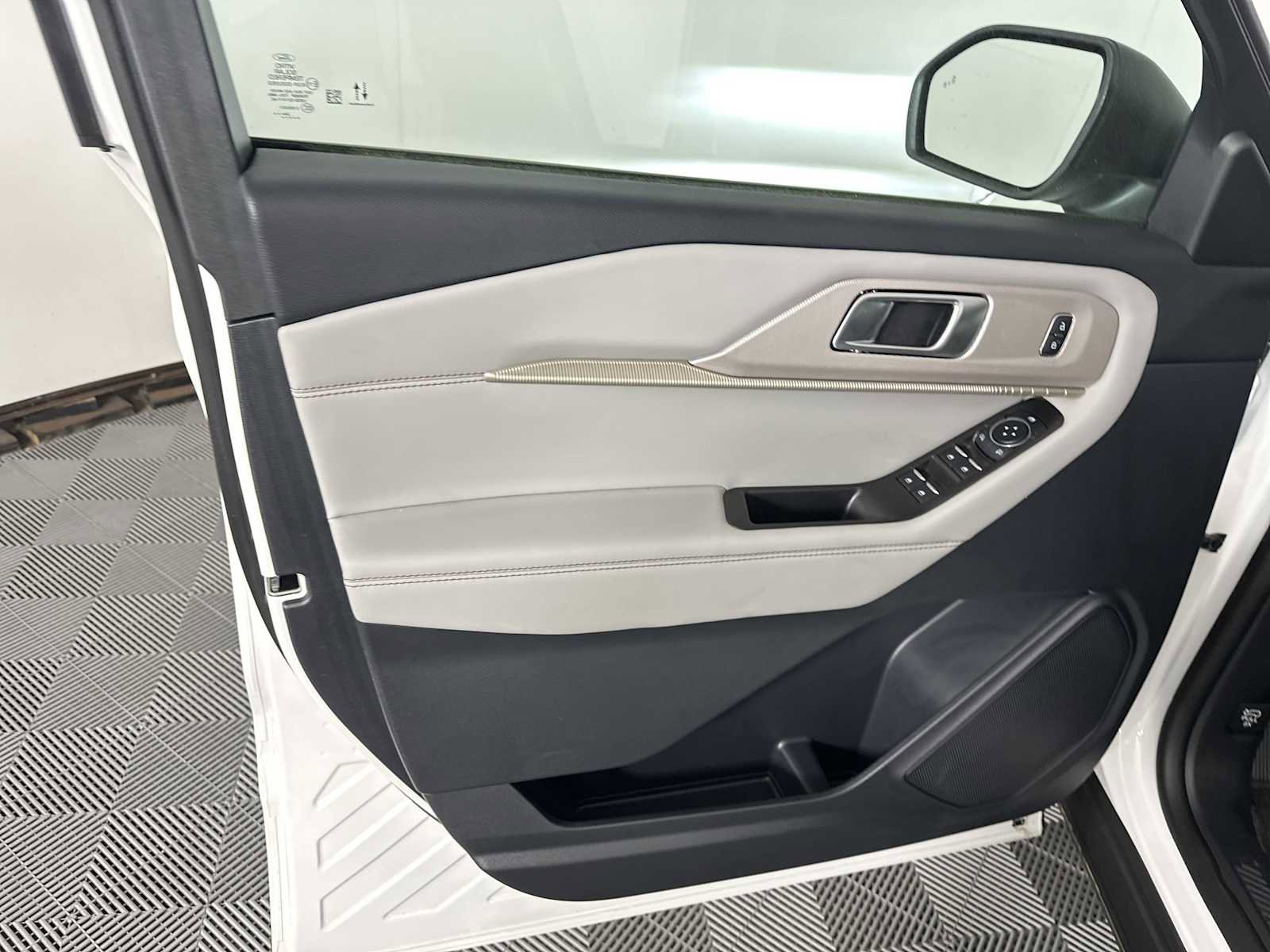 New 2025 Ford Explorer Active w/ Active Comfort Package image 8