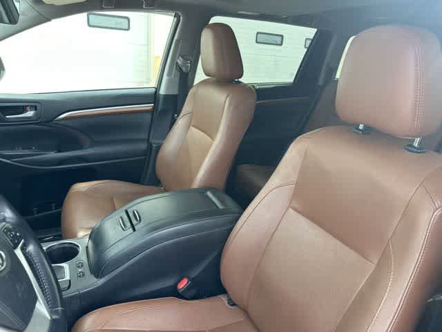 Used 2017 Toyota Highlander Limited AWD/4WD image 3
