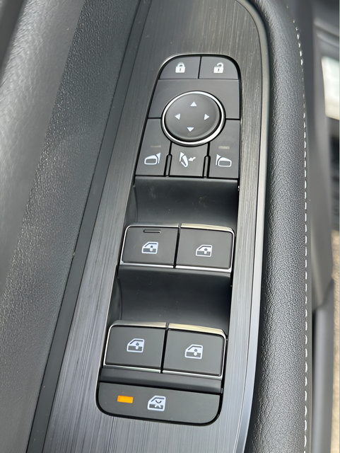 New 2026 Nissan Armada PRO-4X w/ Captain's Chari Seat Package AWD/4WD image 15