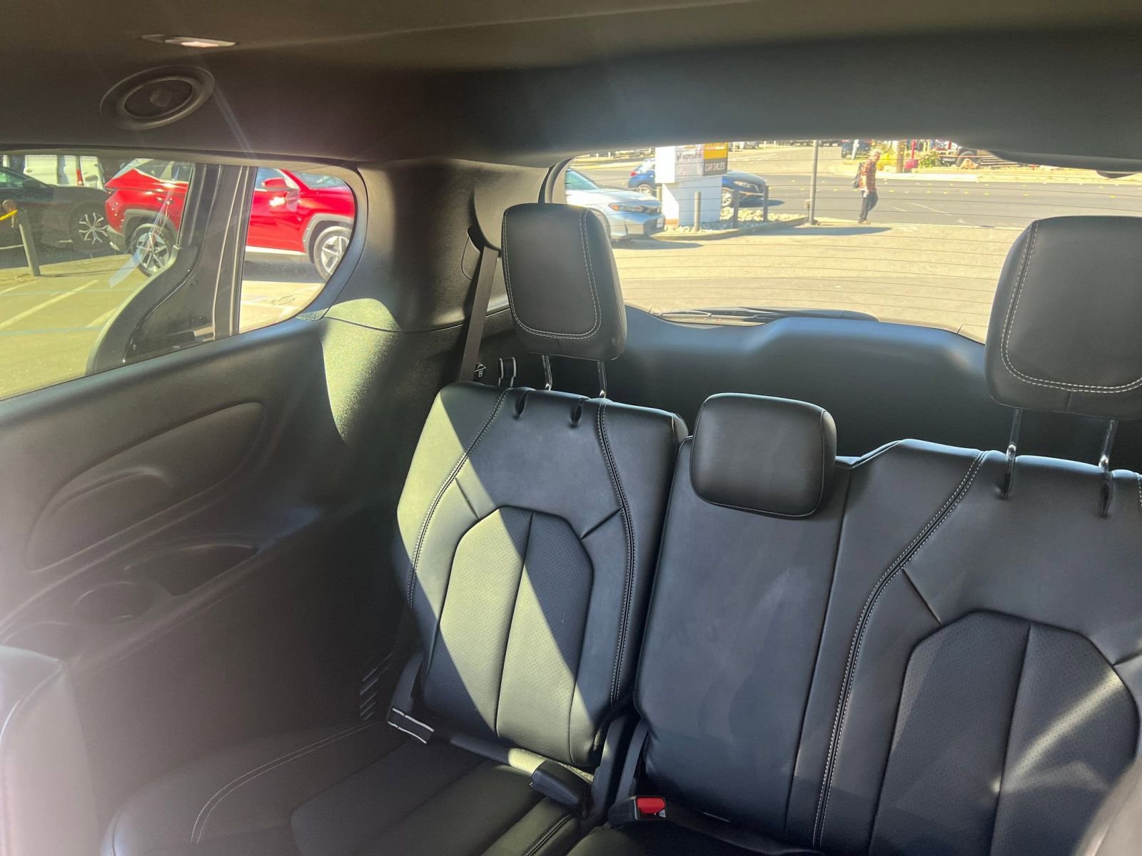 Used 2025 Chrysler Pacifica Select image 31