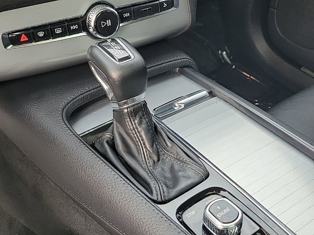 Used 2016 Volvo XC90 T6 Momentum w/ Vision Package image 22