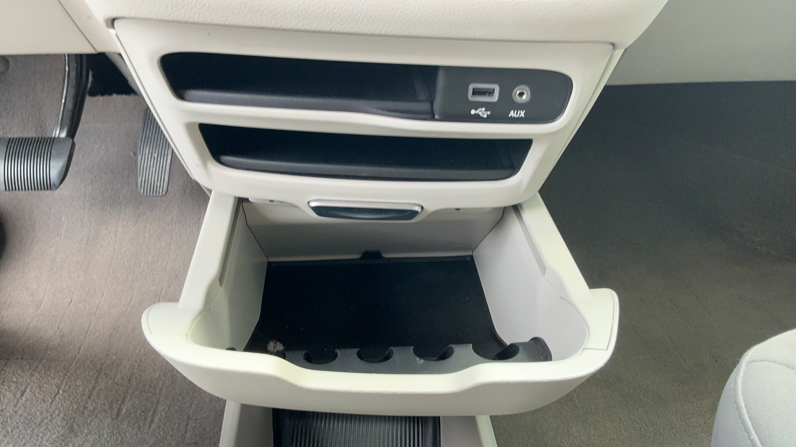 Used 2019 Chrysler Pacifica LX FWD image 34