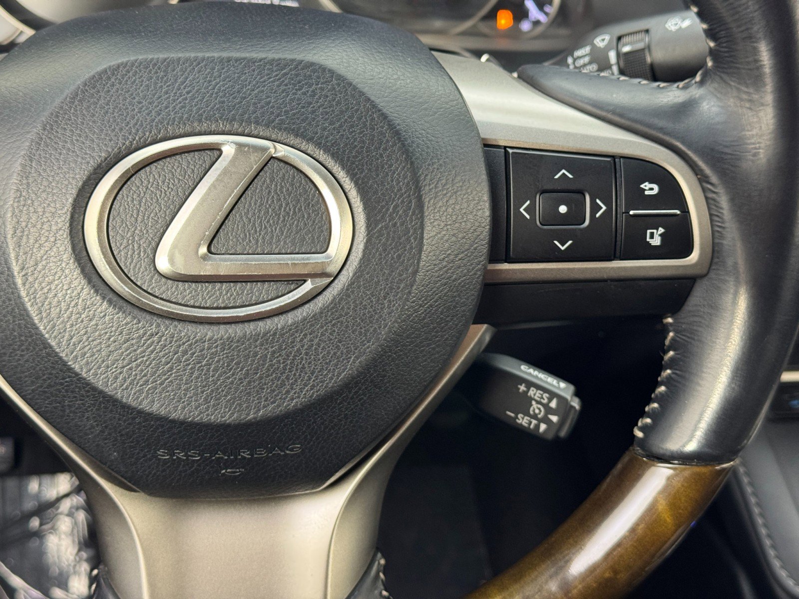 Used 2016 Lexus ES 350 w/ Navigation System Package image 21