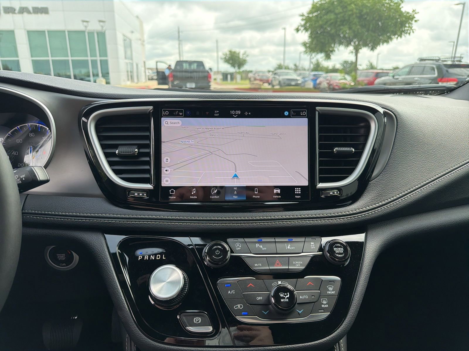 New 2027 Chrysler Pacifica Limited FWD image 17