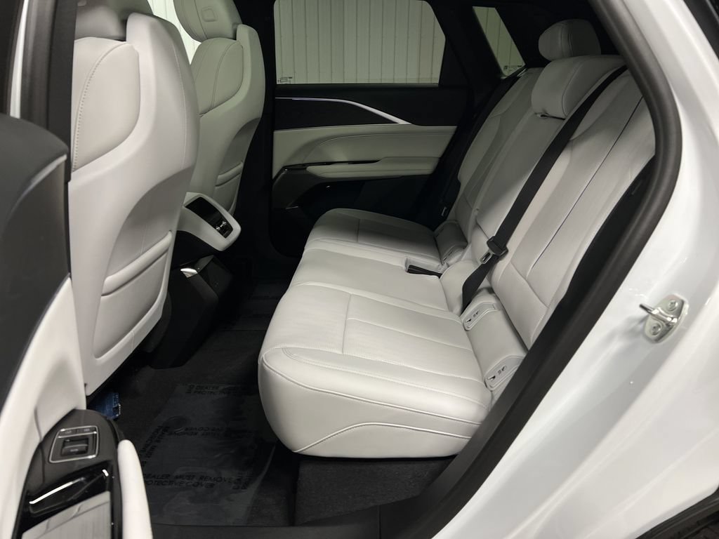 New 2026 Cadillac Lyriq Luxury AWD/4WD image 13