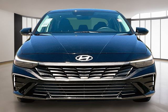 Used 2024 Hyundai Elantra SE FWD image 2