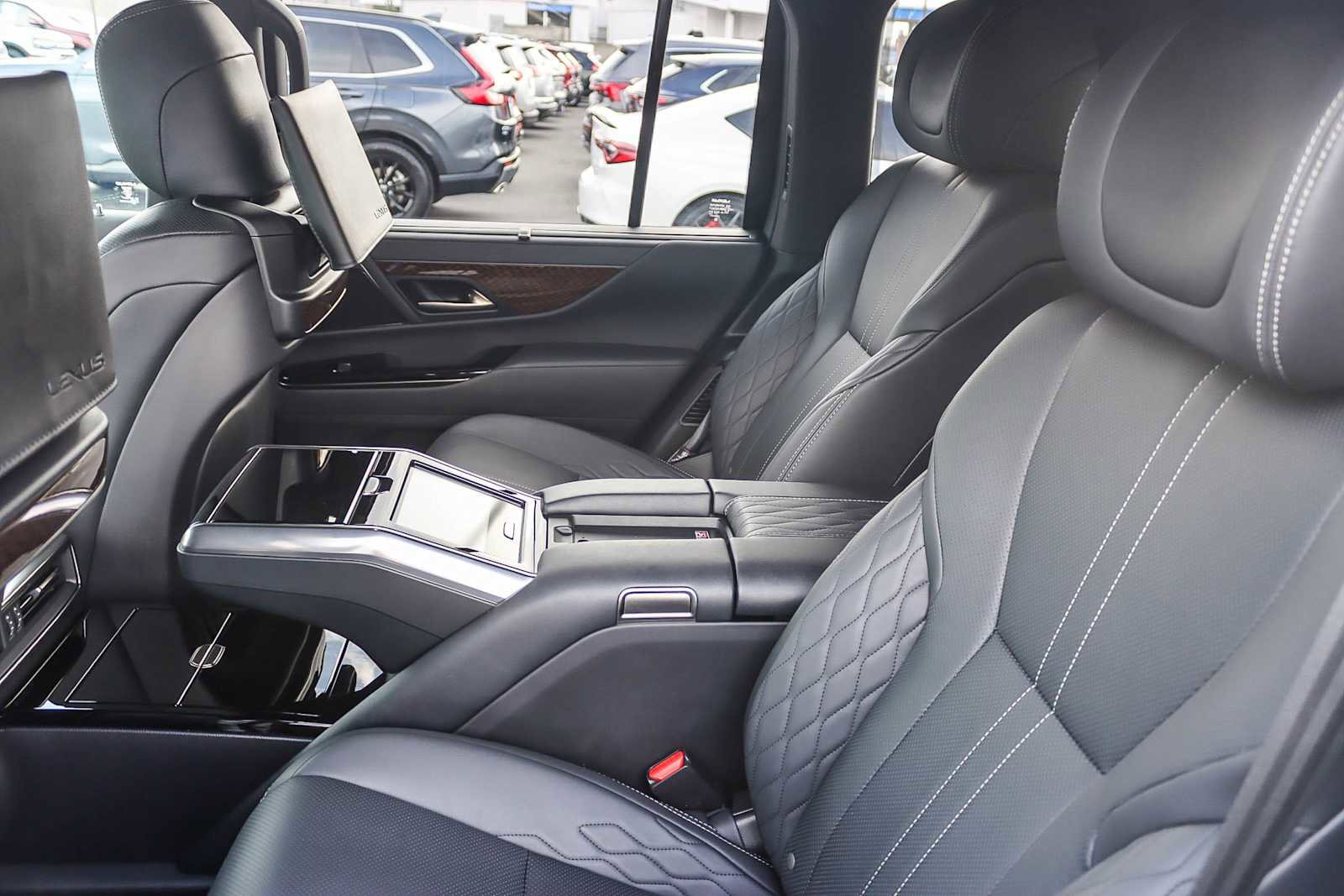 Used 2023 Lexus LX 600 4WD w/ Ultra Luxury Package image 16