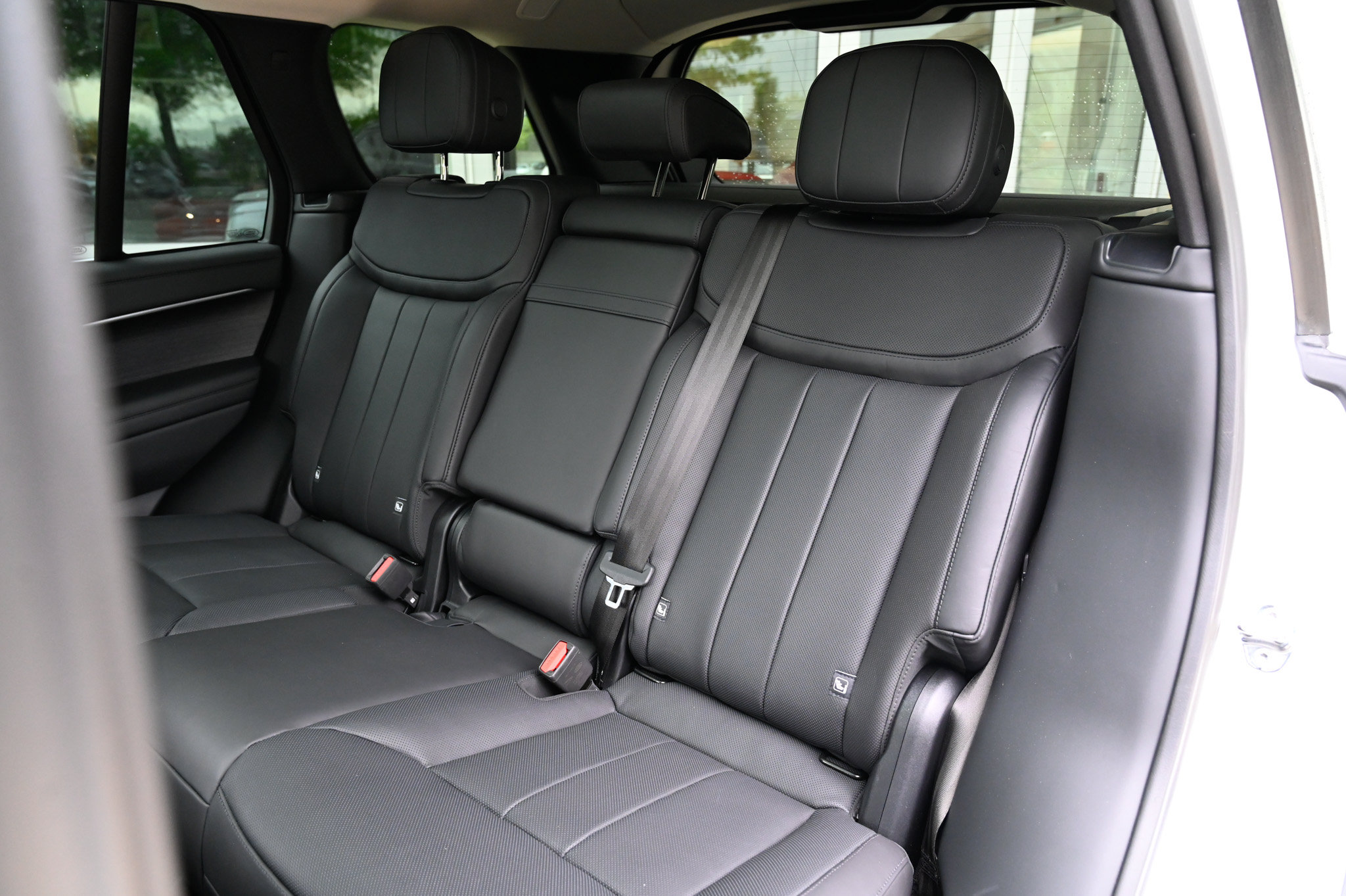Used 2025 Land Rover Range Rover SE AWD/4WD image 35