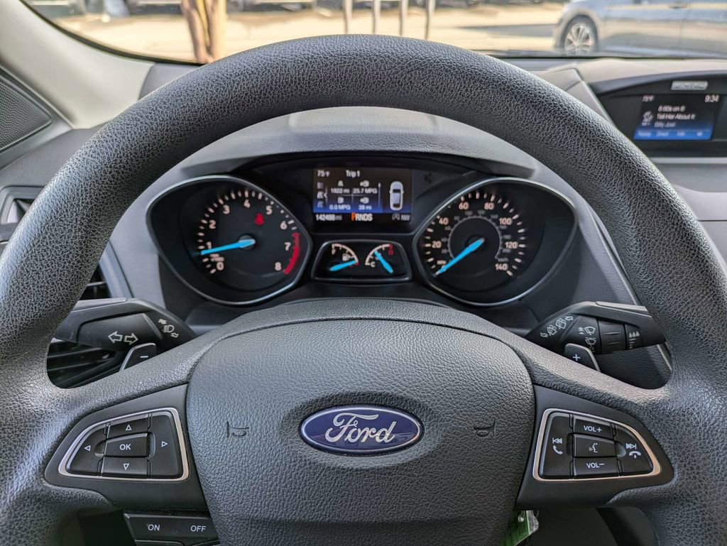 Used 2017 Ford Escape SE AWD/4WD image 38