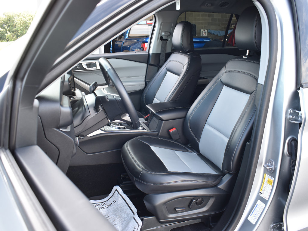 Used 2024 Ford Explorer XLT w/ Equipment Group 202A AWD/4WD image 5