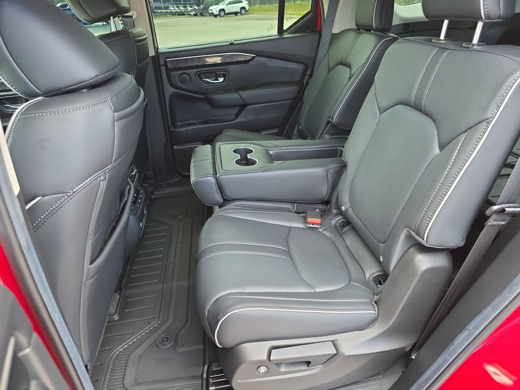 Used 2025 Honda Pilot Elite image 32