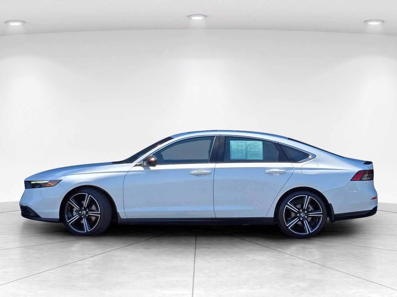 Used 2023 Honda Accord Sport image 3