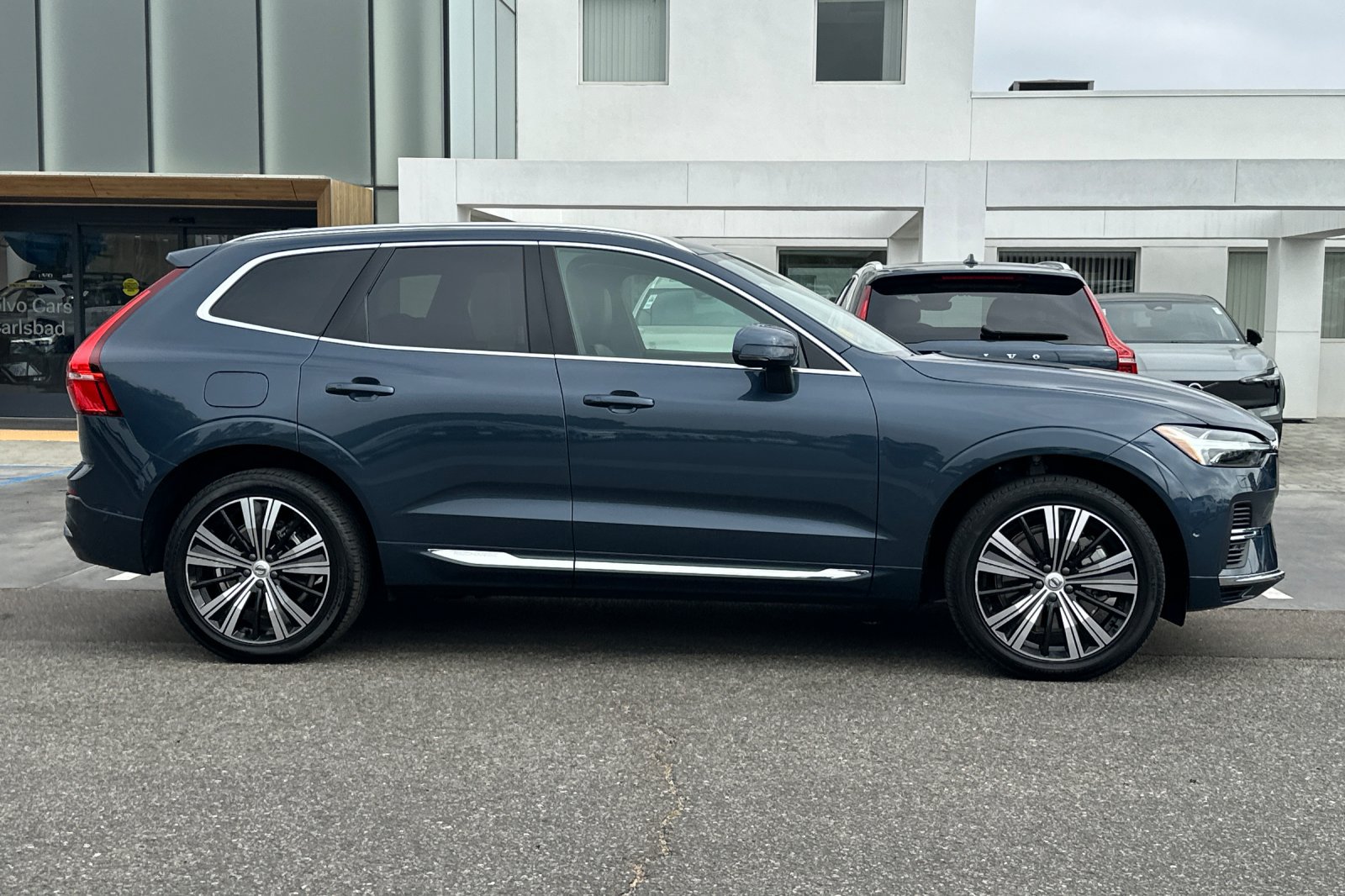 Certified 2023 Volvo XC60 T8 Plus w/ Protection Package Premier AWD/4WD image 3