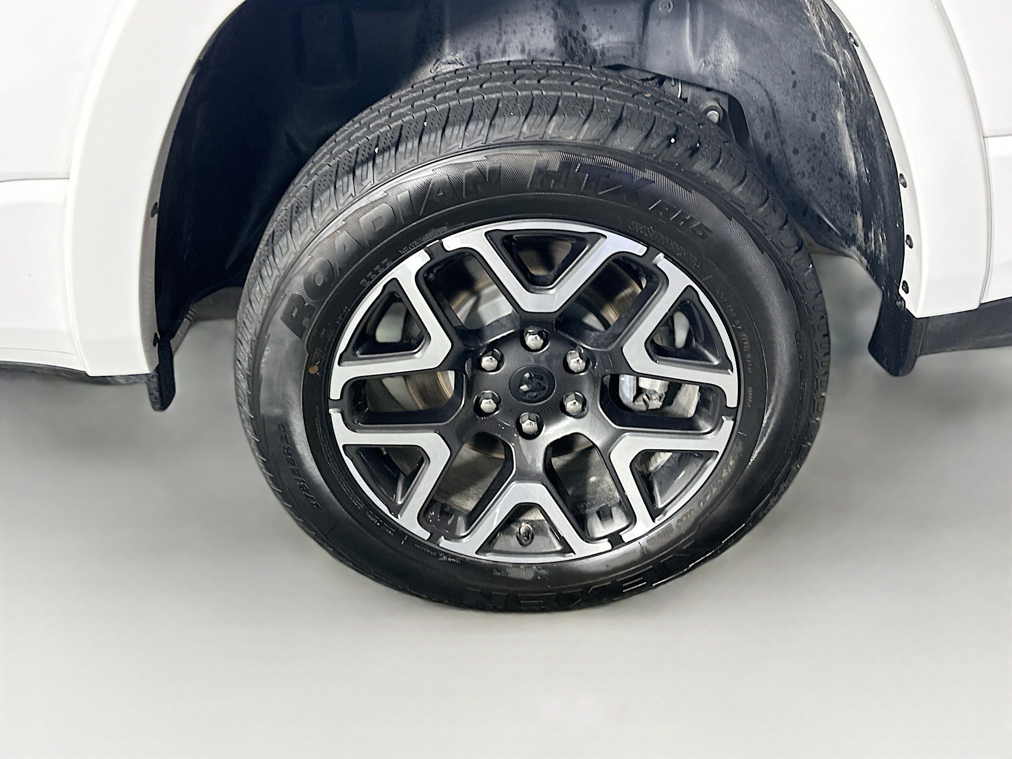 Used 2025 RAM 1500 Laramie AWD/4WD image 11