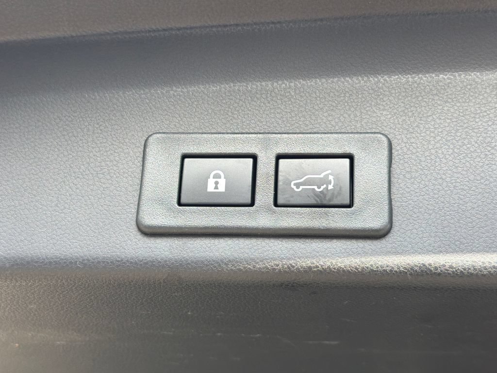 Used 2023 Subaru Ascent Limited w/ Technology Package AWD/4WD image 8