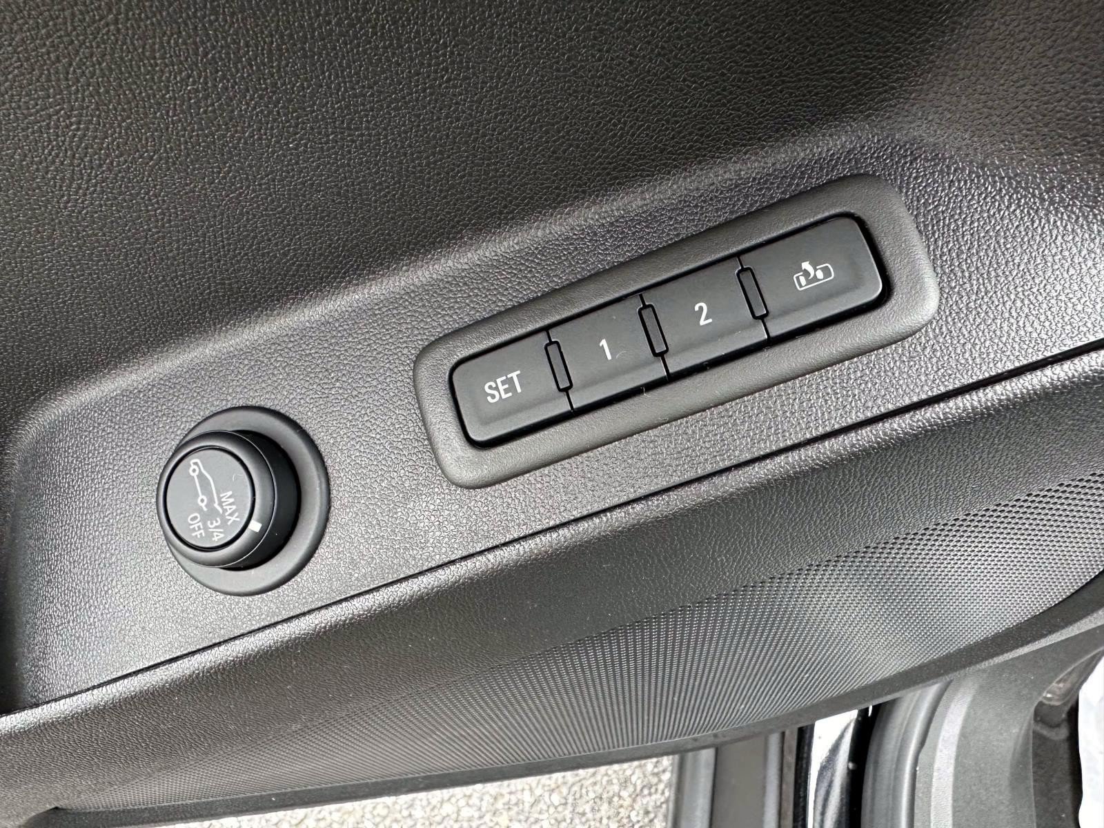Used 2023 Chevrolet Equinox Premier AWD/4WD image 9