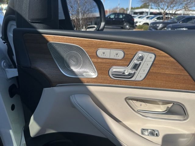 Used 2025 Mercedes-Benz GLS 450 4MATIC image 43