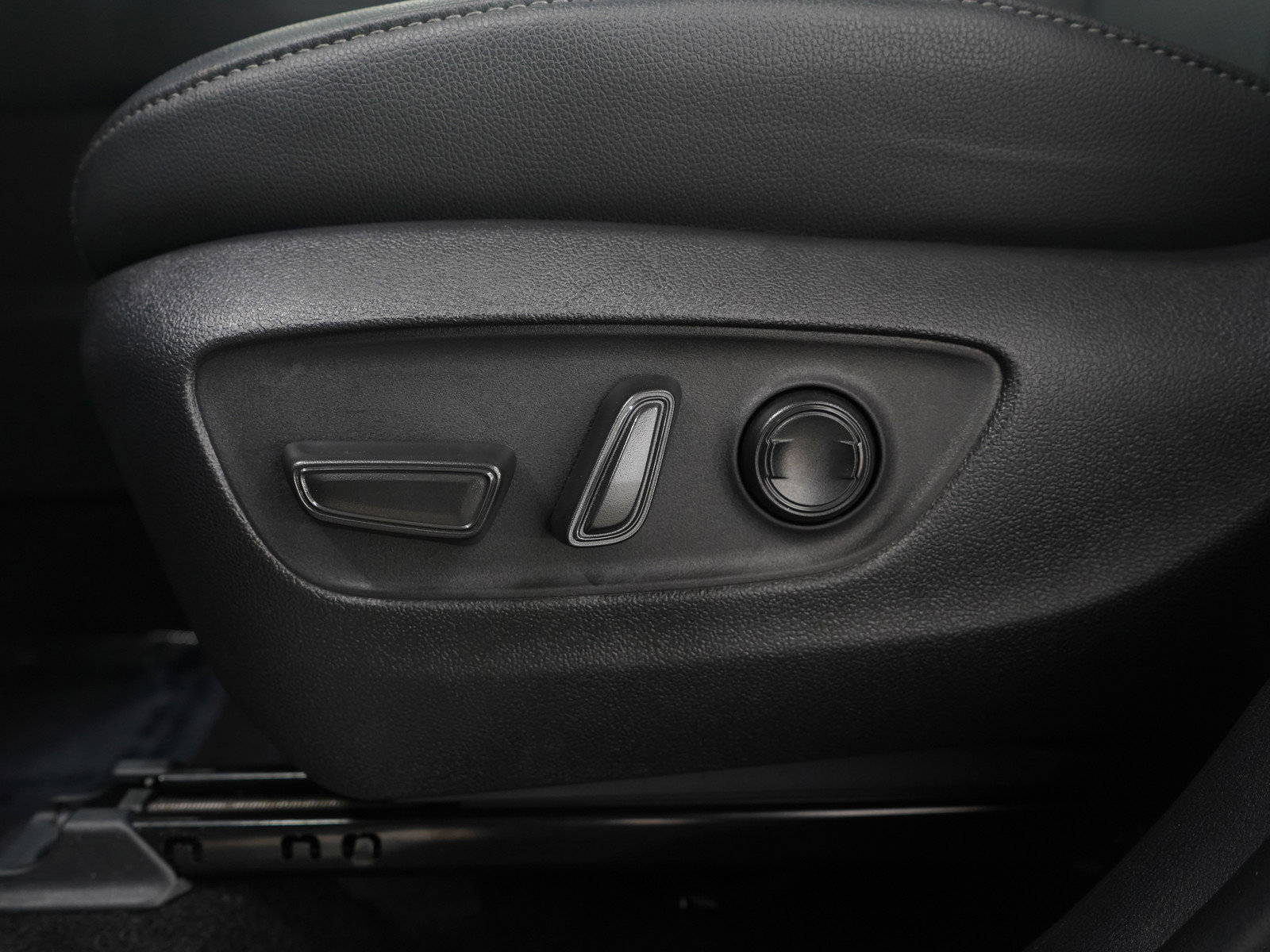 Used 2025 Toyota Grand Highlander AWD image 23