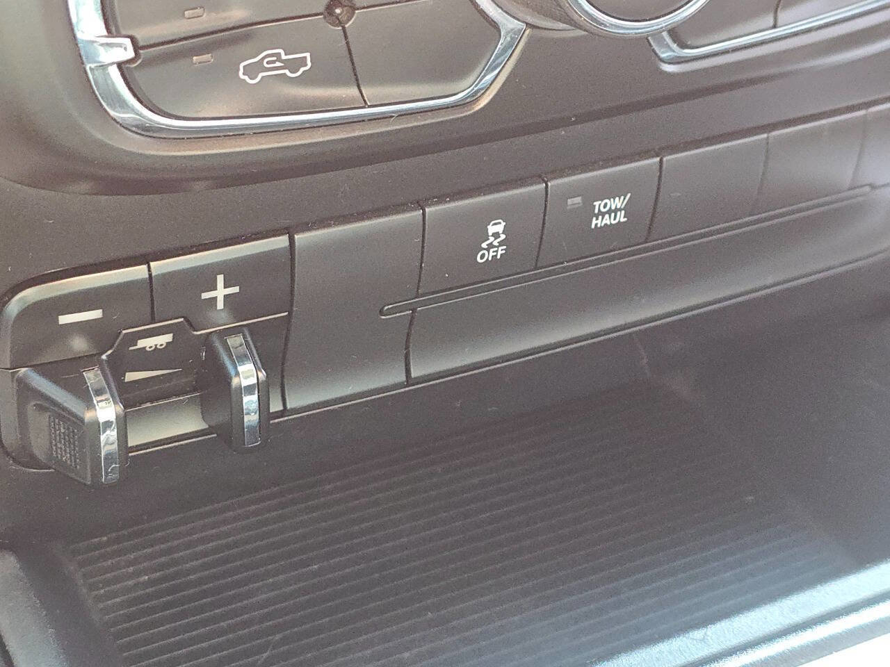 Used 2016 RAM 1500 Classic SLT w/ SLT Plus D￩cor Group image 23