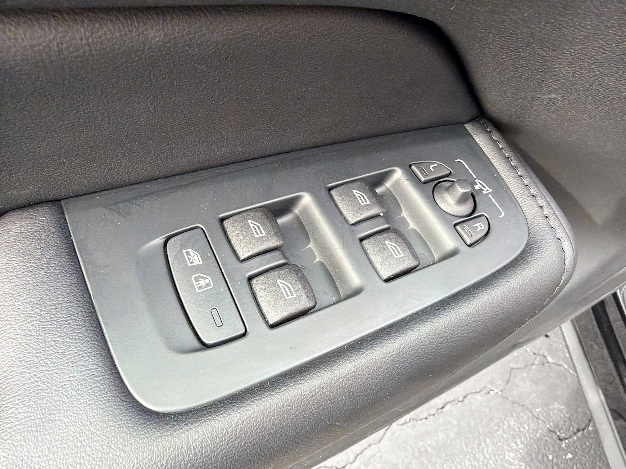 Used 2024 Volvo XC60 B5 Plus image 8