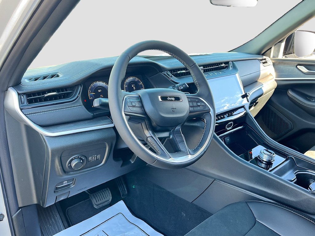 New 2026 Jeep Grand Cherokee Altitude RWD image 9