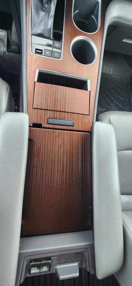 Used 2022 Toyota Sienna XLE image 27