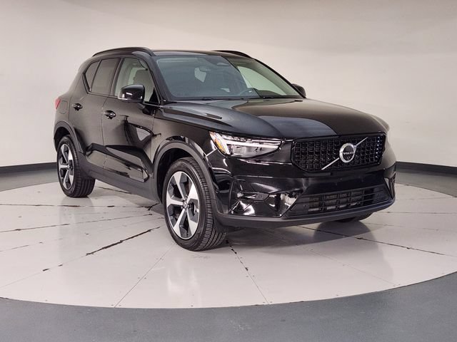 Certified 2026 Volvo XC40 B5 Plus AWD/4WD image 7