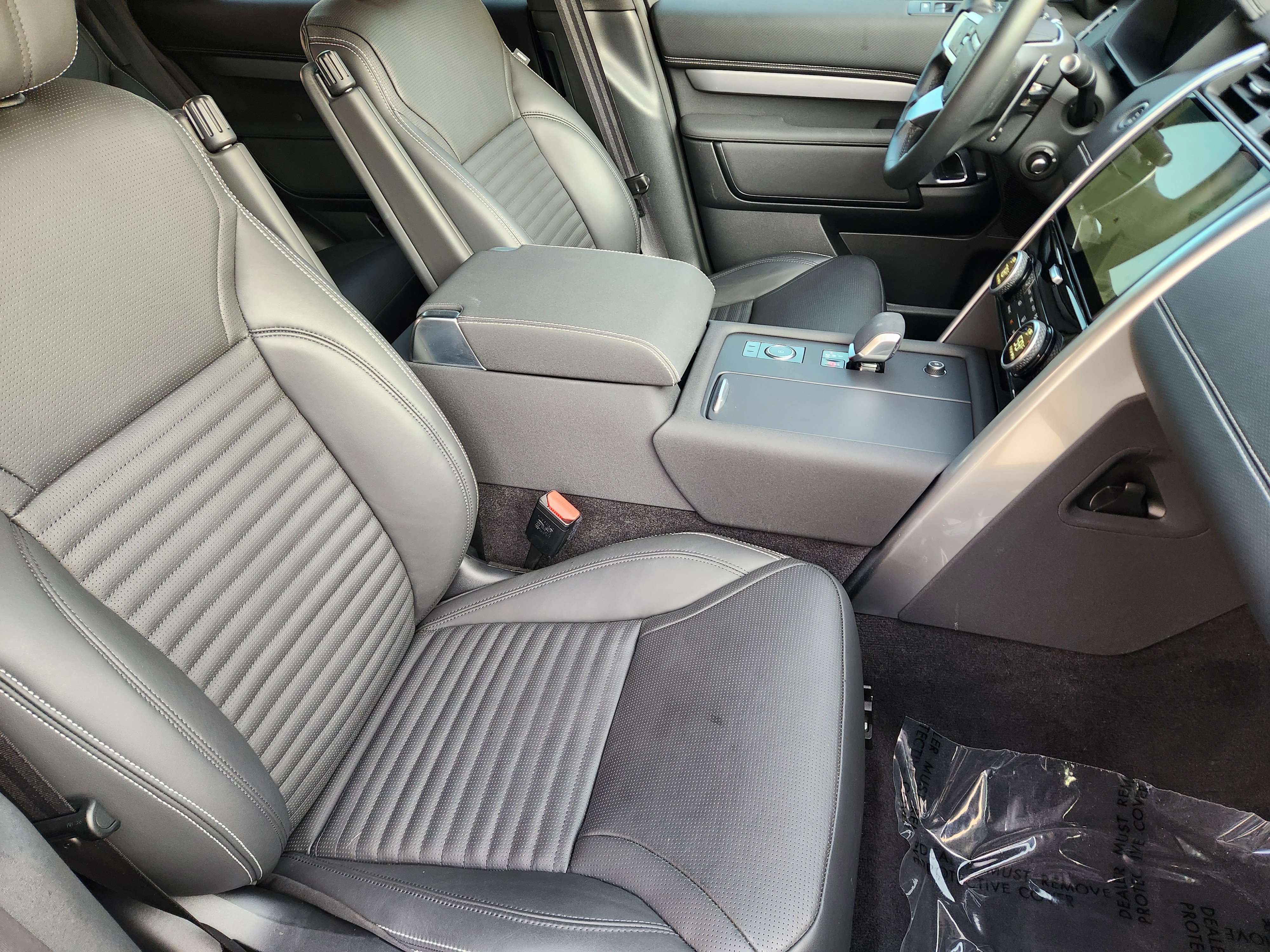 Certified 2025 Land Rover Discovery Dynamic SE AWD/4WD image 9