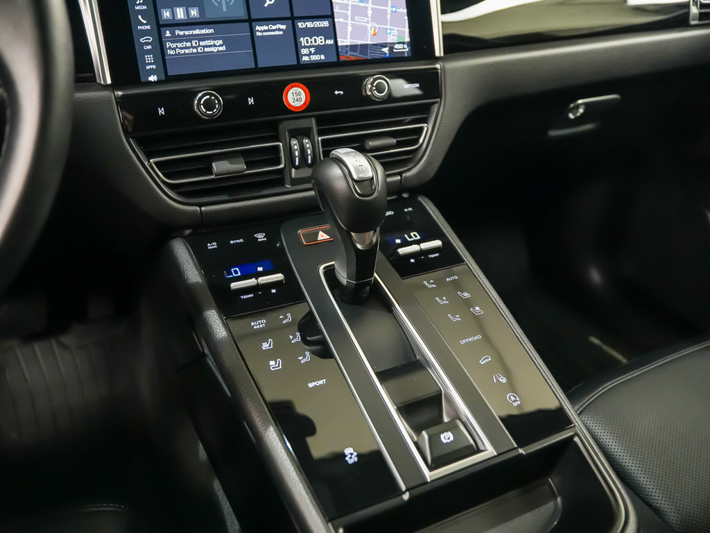 Certified 2024 Porsche Macan AWD/4WD image 30