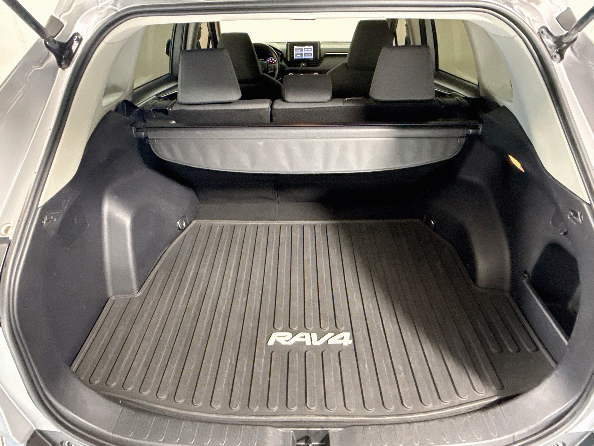 Used 2021 Toyota RAV4 XLE FWD image 35