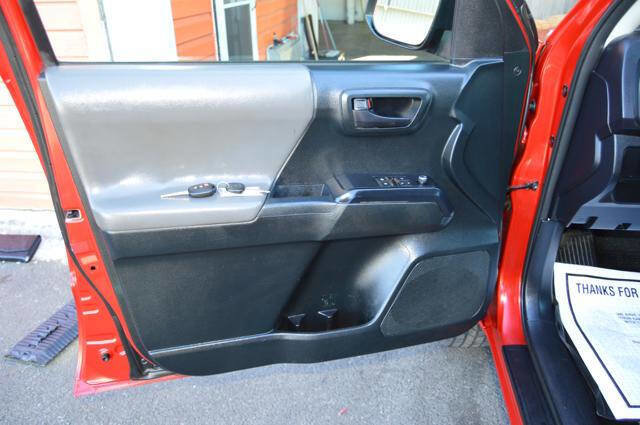 Used 2017 Toyota Tacoma 4x4 Access Cab image 31