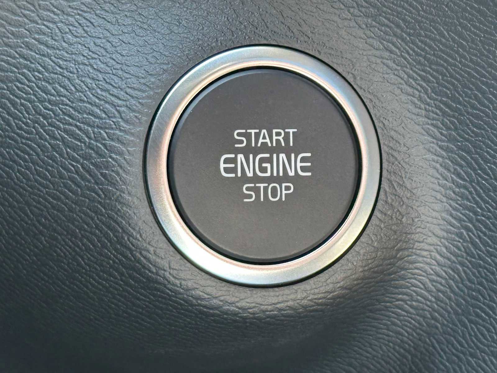 New 2025 Volvo XC40 B5 Ultra w/ Climate Package image 32