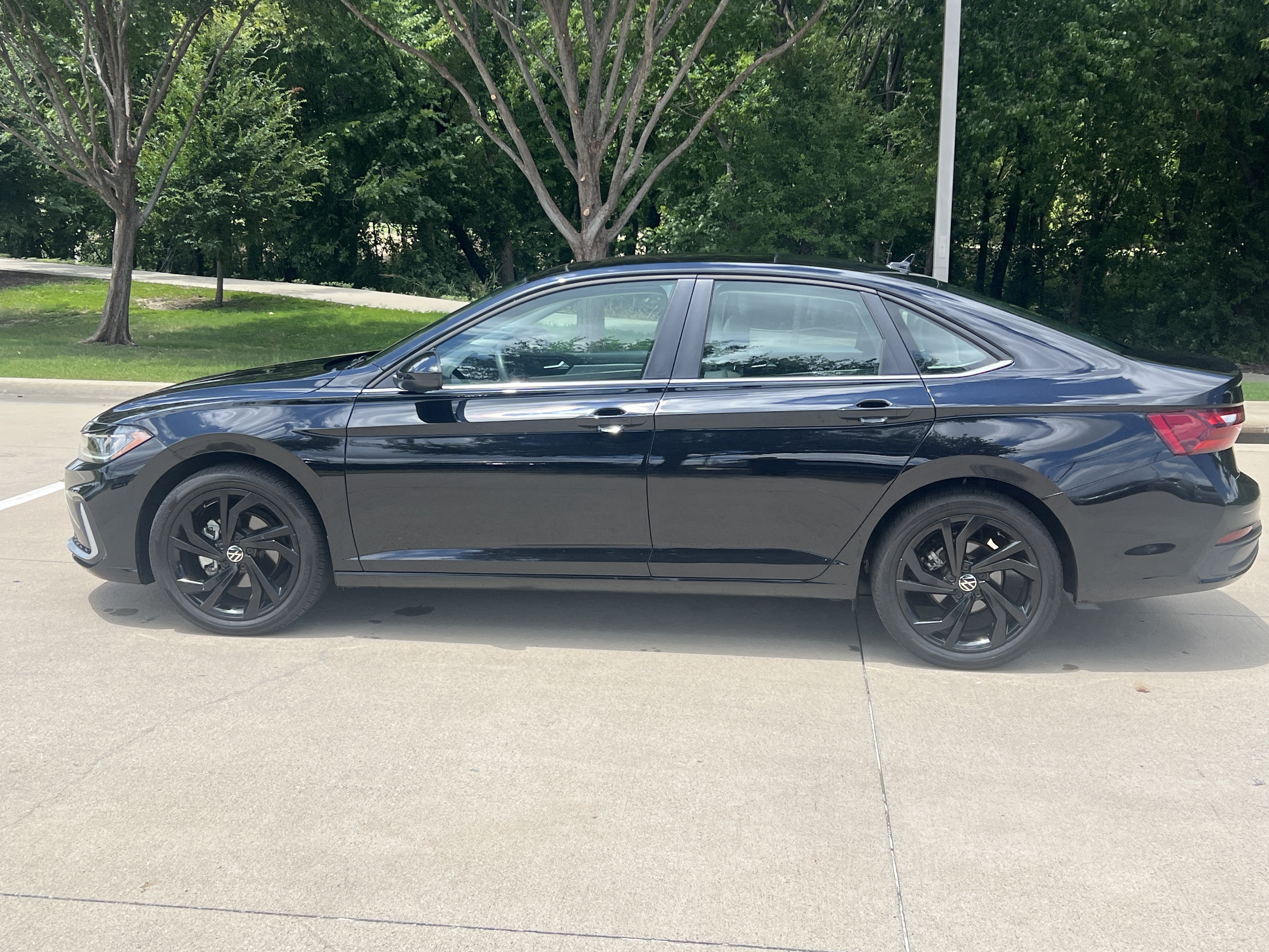 Used 2026 Volkswagen Jetta SE w/ Black Wheel Package FWD image 7