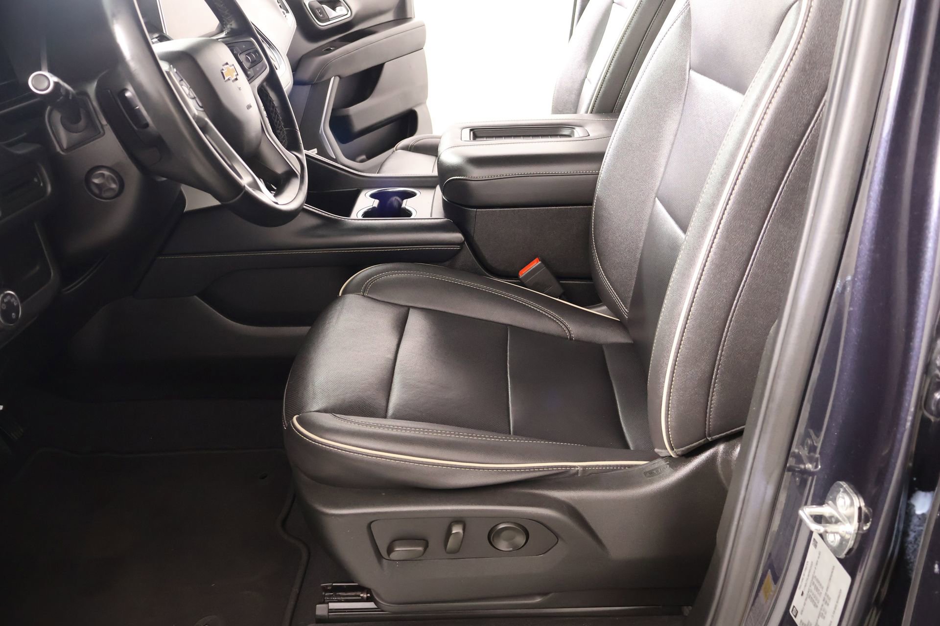 Used 2023 Chevrolet Suburban Premier RWD image 10