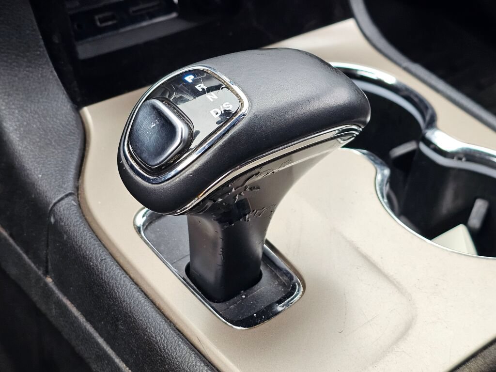 Used 2014 Jeep Grand Cherokee Laredo w/ Security & Convenience Group AWD/4WD image 16