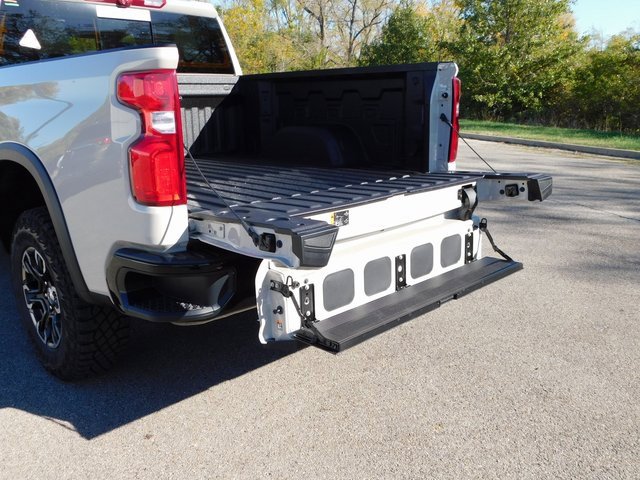 New 2026 Chevrolet Silverado 1500 ZR2 image 9