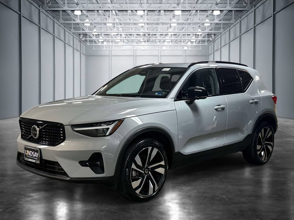 Used 2024 Volvo XC40 B5 Ultimate w/ Protection Package Premier