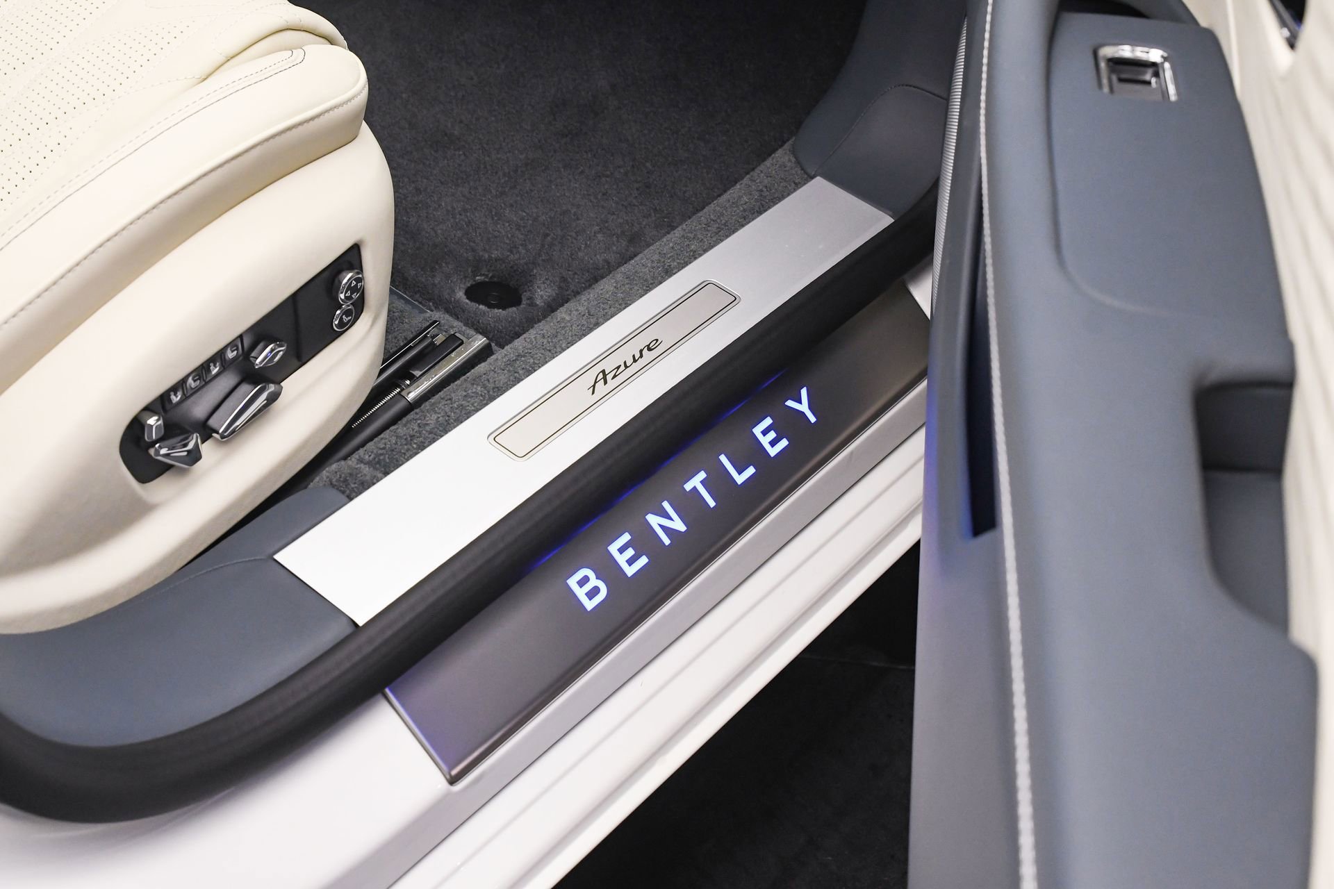 New 2026 Bentley Flying Spur Plug-In Hybrid image 43