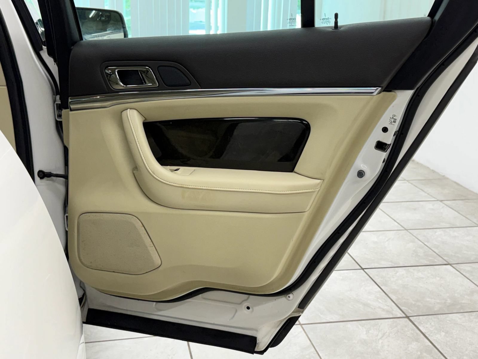 Used 2013 Lincoln MKS AWD image 20