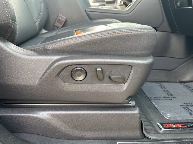 Used 2025 GMC Sierra 2500 AT4 w/ AT4 Premium Plus Package image 18