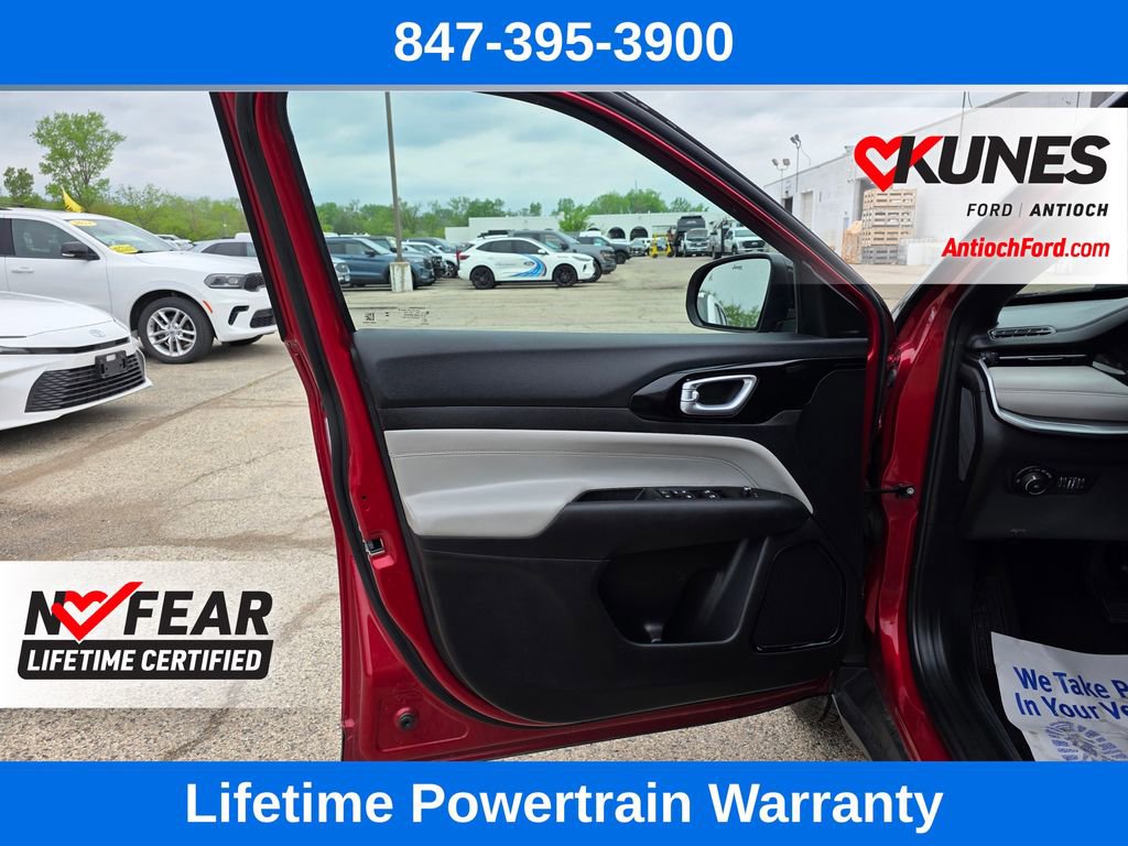 Used 2025 Jeep Compass Limited AWD/4WD image 13