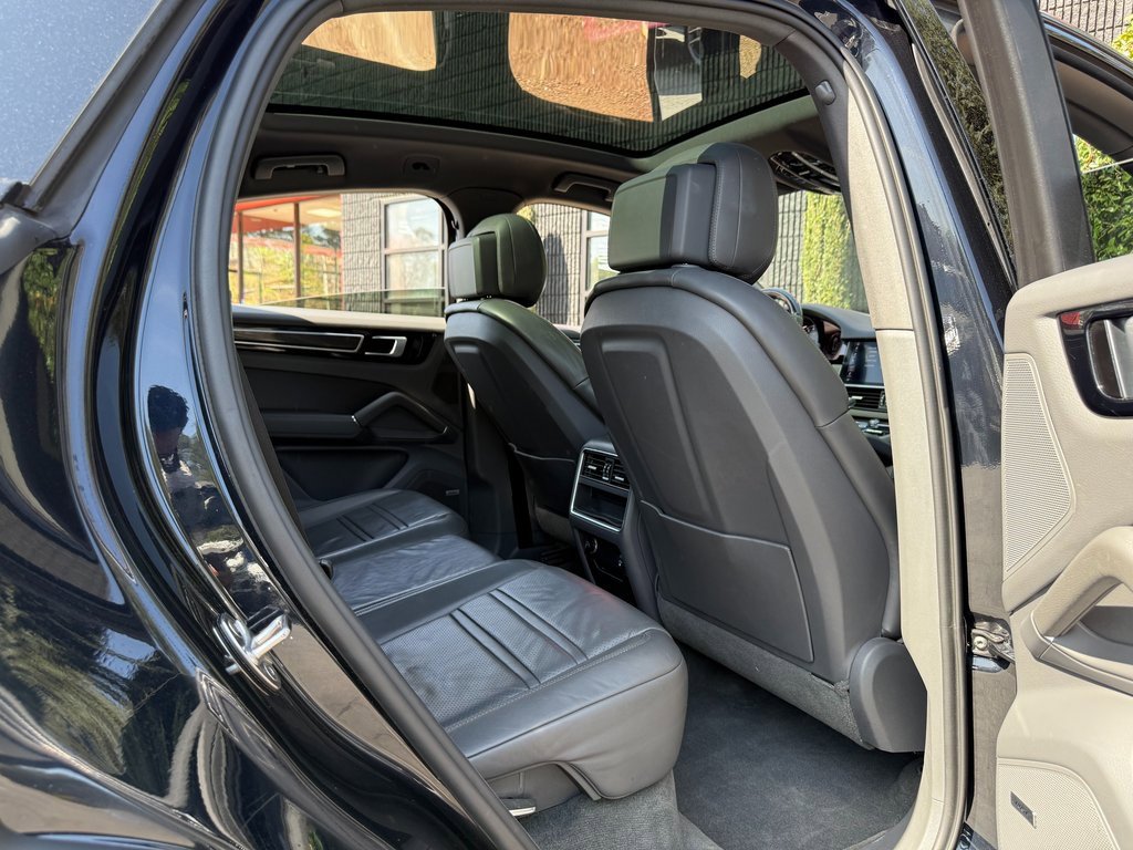 Used 2020 Porsche Cayenne image 36