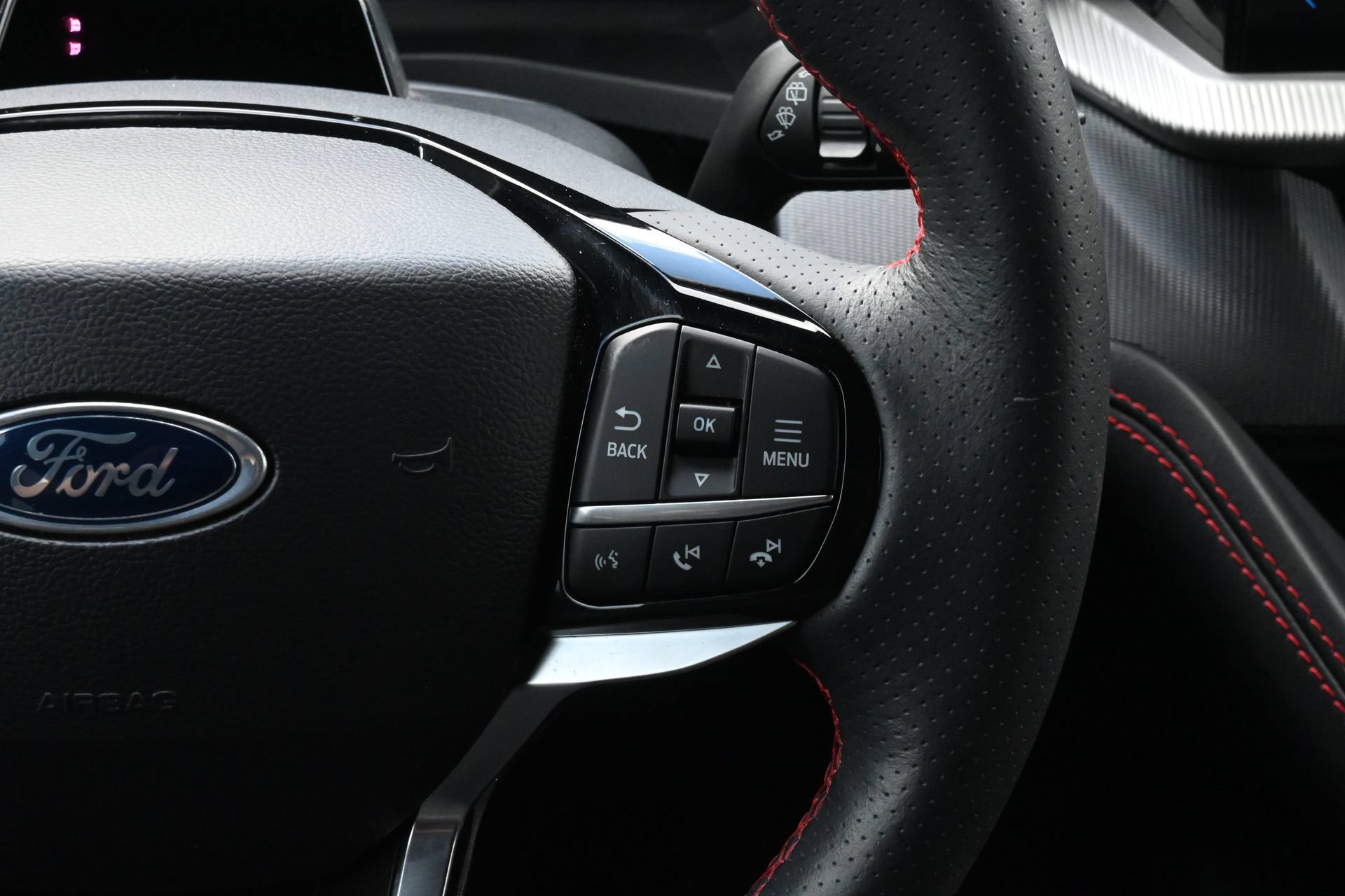 Certified 2025 Ford Explorer ST-Line RWD image 8